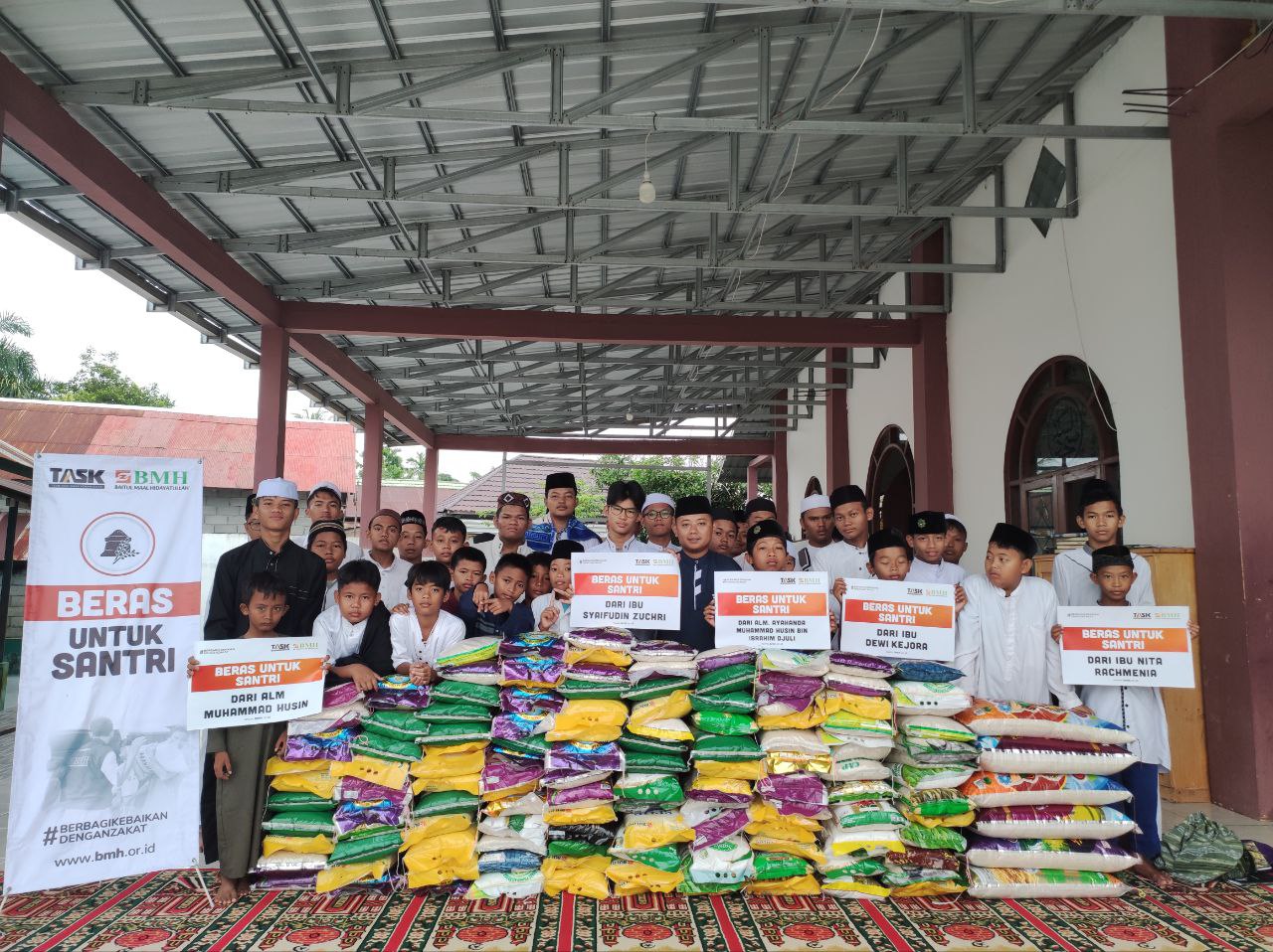 Sedekah Beras Santri Penghafal Al Qur'an - BMH Kalteng